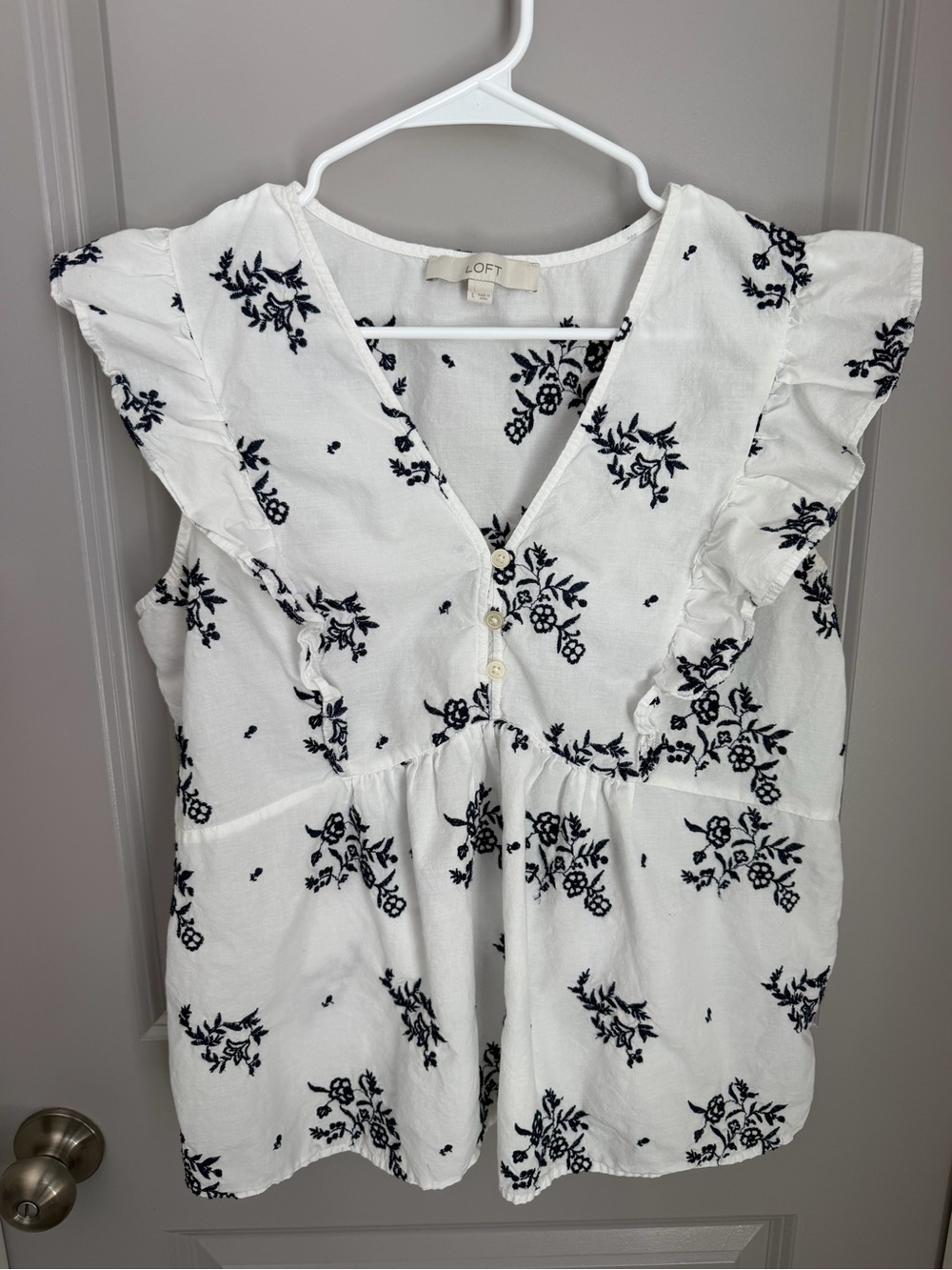 LOFT White Floral Embroidered Ruffle-Sleeve V-Neck Top size L